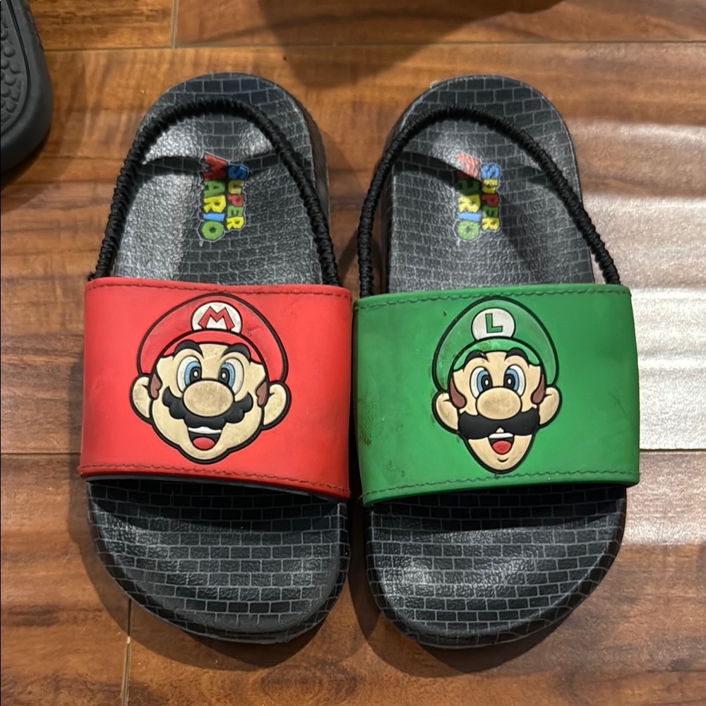 Super Mario Kids Slide Sandals (11/12)